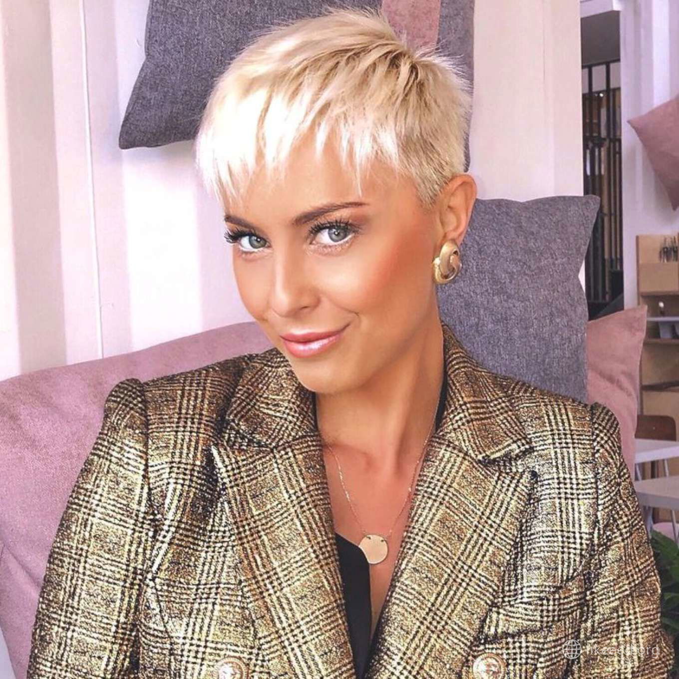 Divine Feminine Short Hairstyles – 2