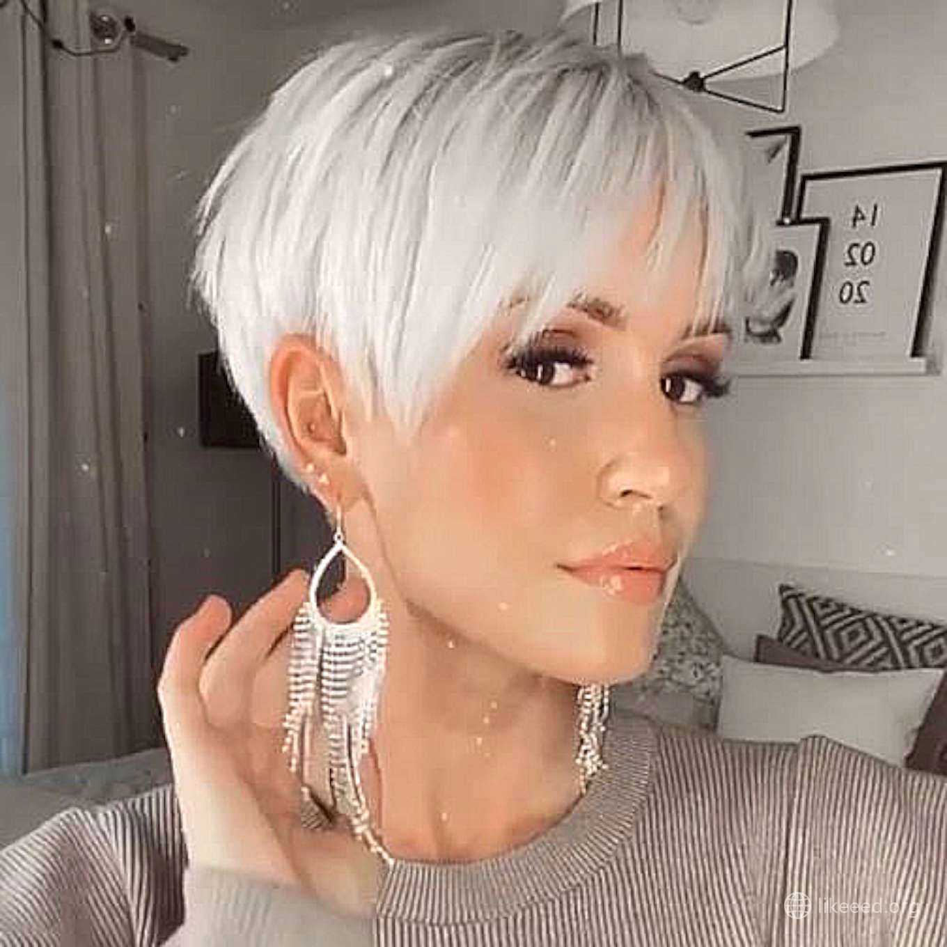 Madeleine Short Hairstyles – 1