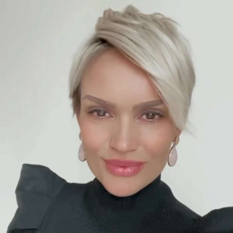 Janine Parker Short Hairstyles - 4