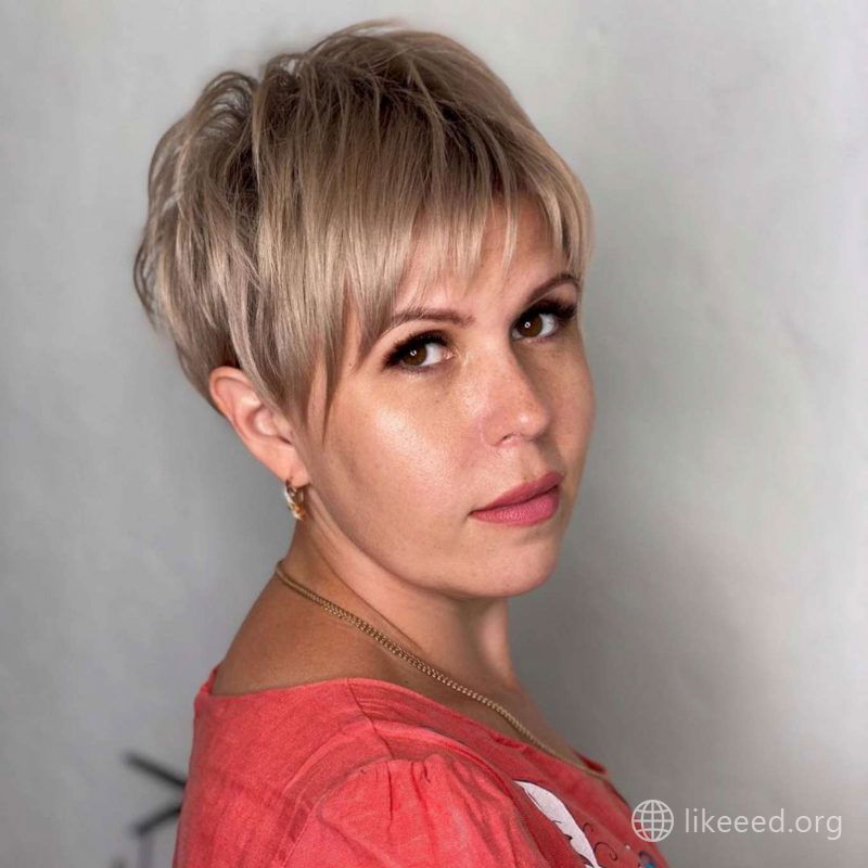 Alexandra Brown Short Hairstyles - 1