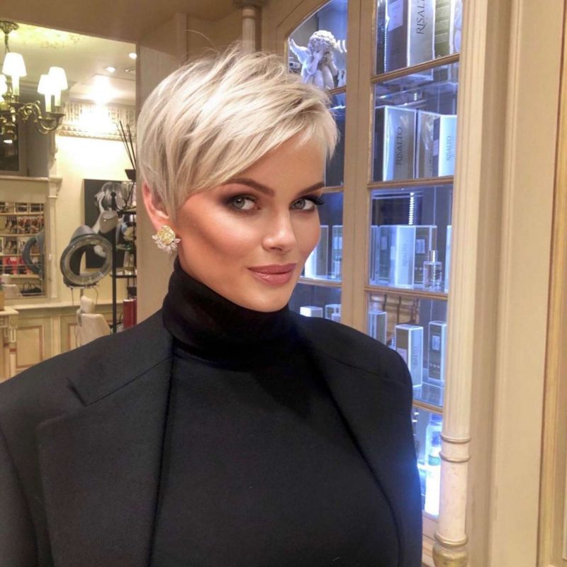 Julia Vizgalina Short Hairstyles - 1