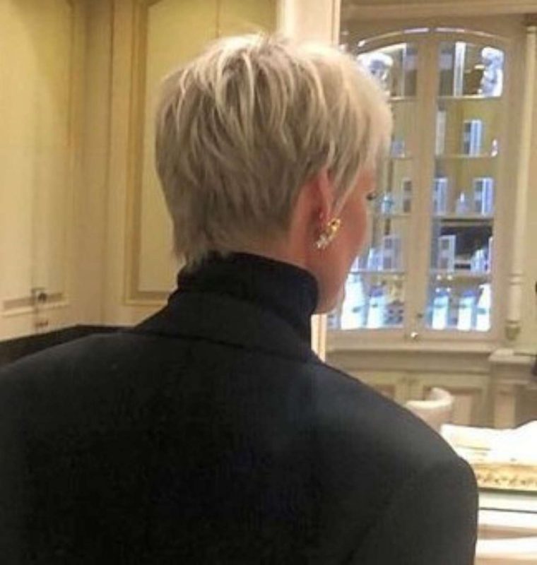 Julia Vizgalina Short Hairstyles - 4