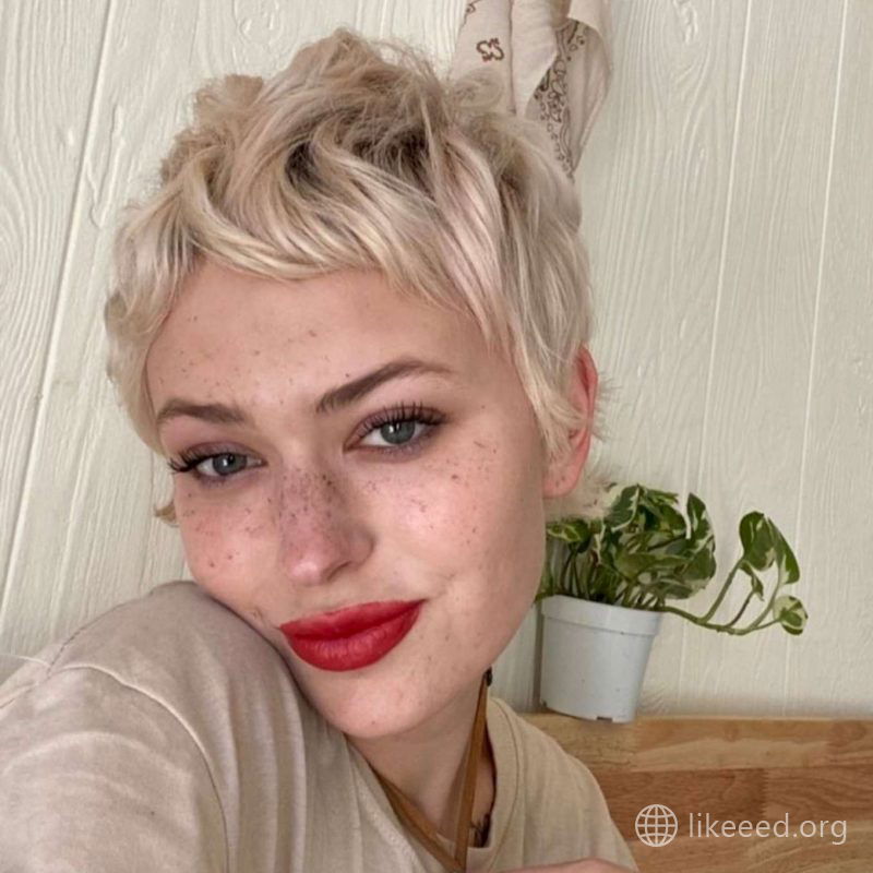 Sophia Steffan Short Hairstyles - 1