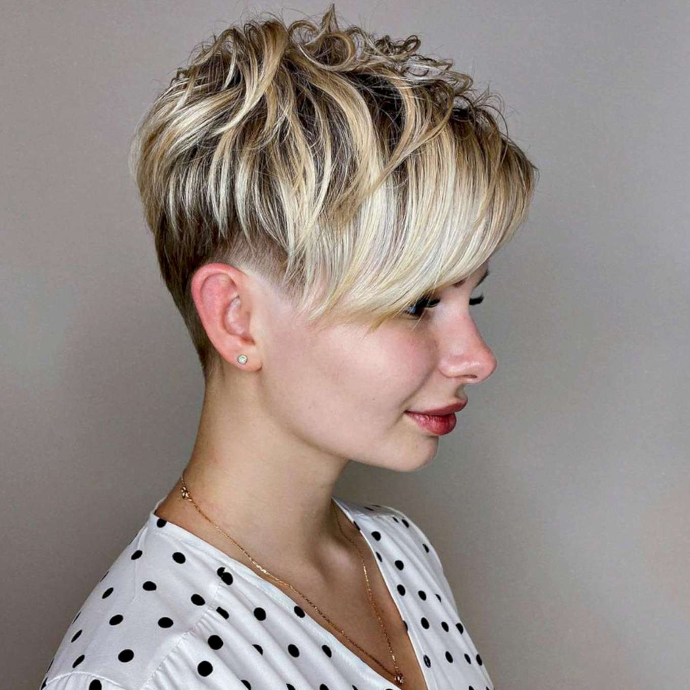 Marina Goncharova Short Hairstyles – 1