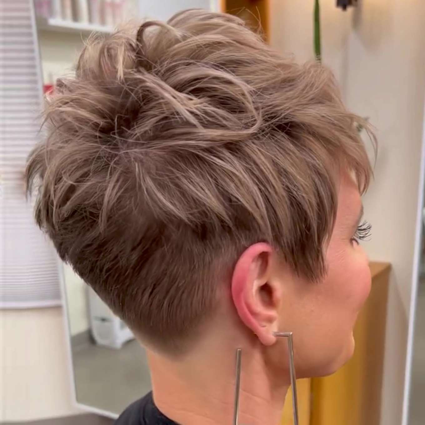 Emily Anderson Short Hairstyles – 3
