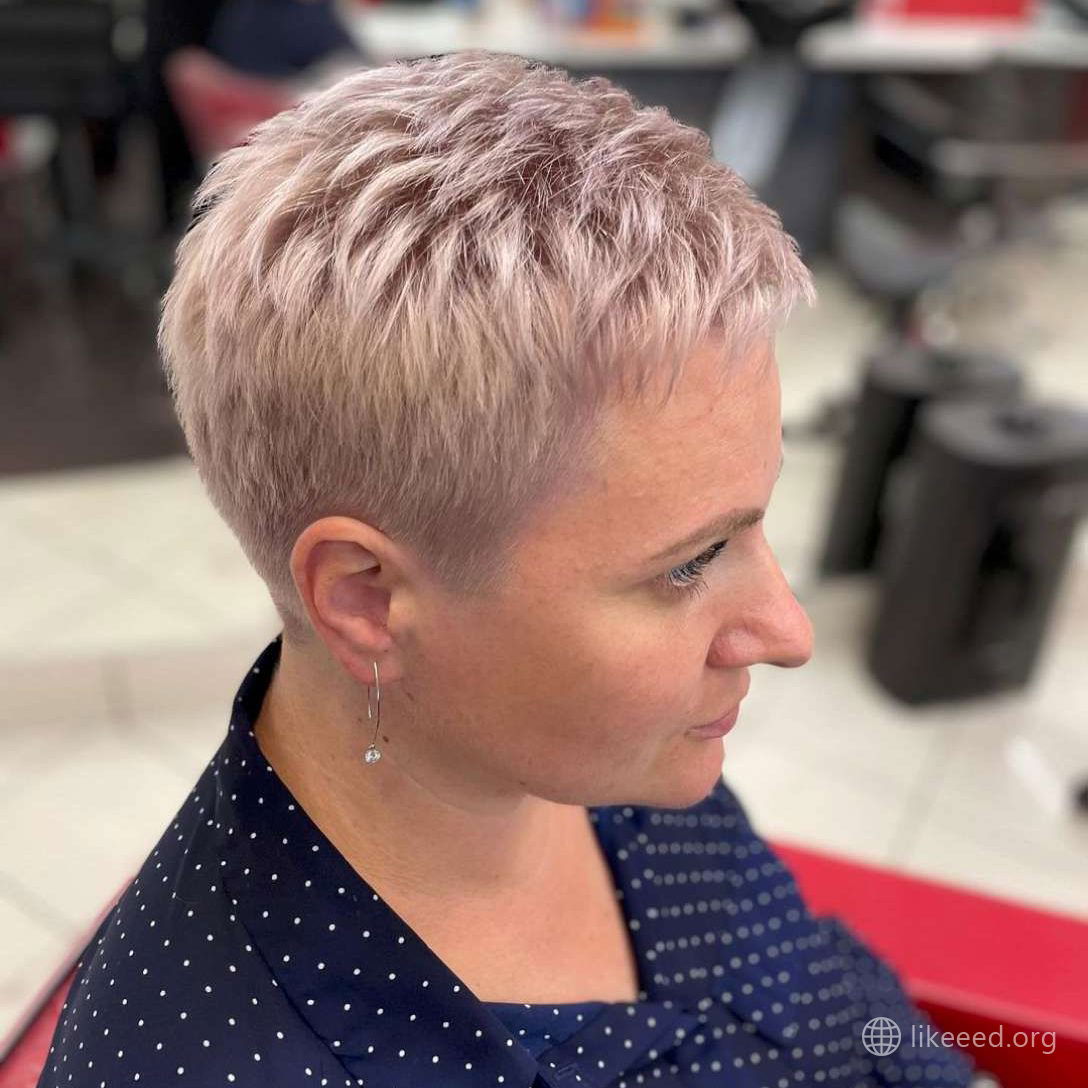 Lindsay Sanders Short Hairstyles – 2