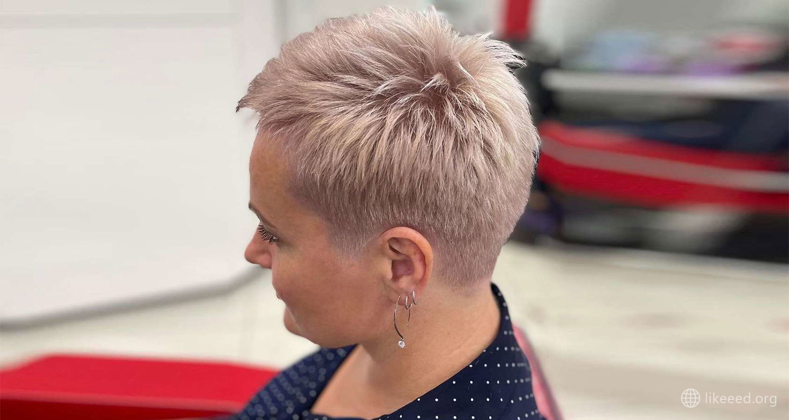 Lindsay Sanders Short Hairstyles