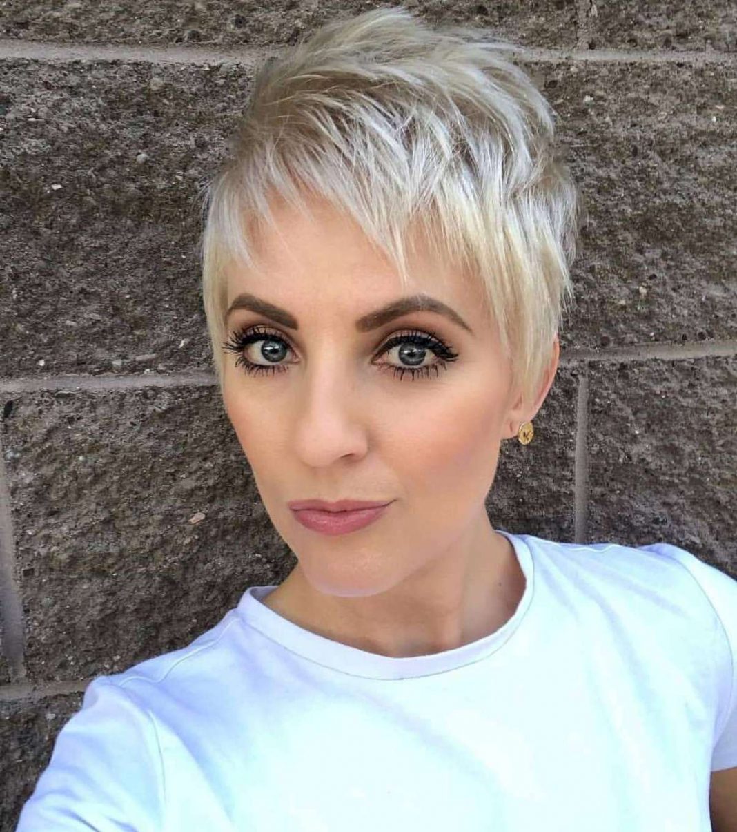 Stunning Pixie Haircuts for a Modern Look - 3