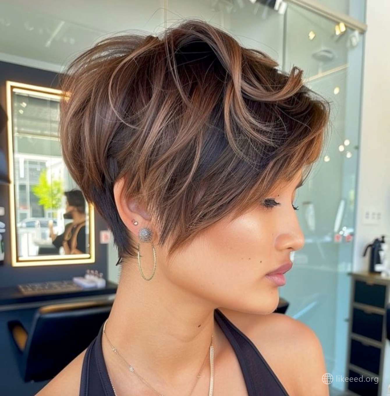 The Timeless Appeal of Short Haircuts for Women – 3