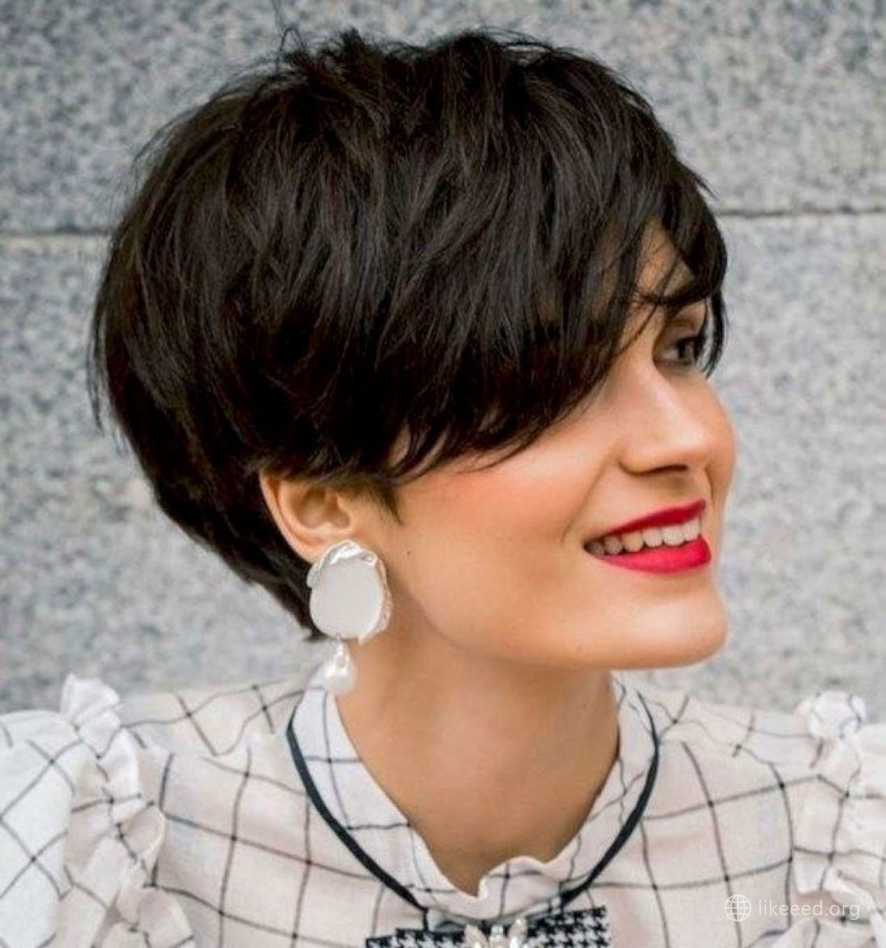 Vintage Glamour The Dark Pixie with Red Lips