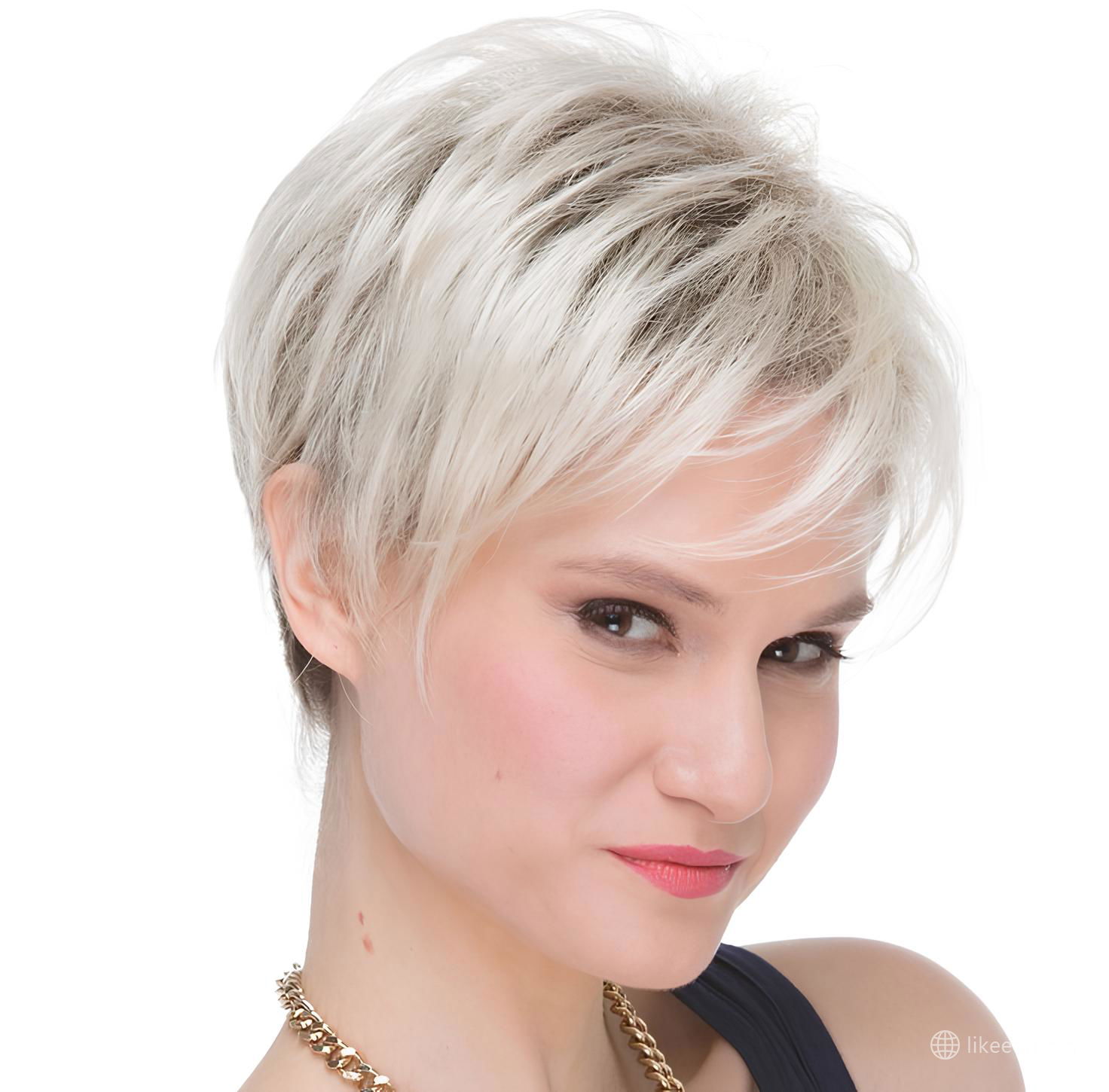 Textured Platinum Pixie for a Modern Edge