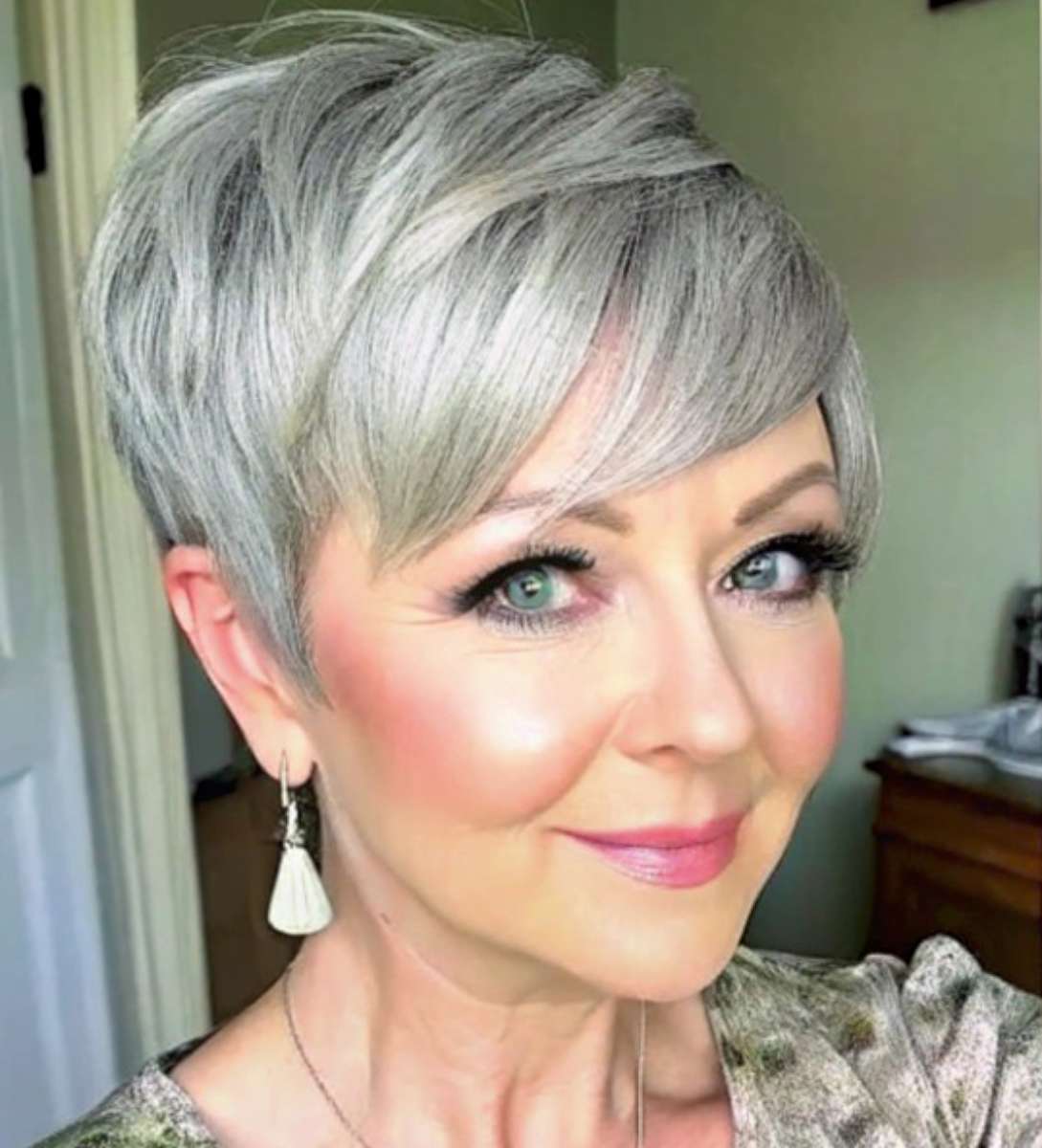 Elegant Short Hairstyles for Mature Women A Timeless Charm – 1