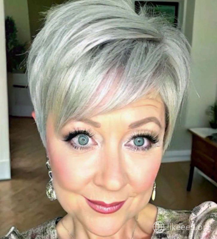 Elegant Short Hairstyles for Mature Women A Timeless Charm - 2